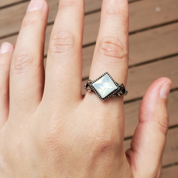 Jewelry - NWOT Silver Opal Moonstone Ring